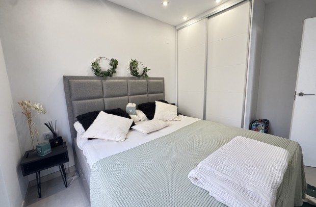 Resale - Detached House / Villa - Villamartin - Villamartín