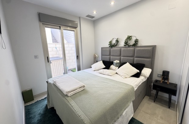 Resale - Detached House / Villa - Villamartin - Villamartín