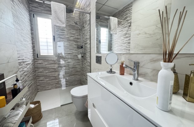 Resale - Detached House / Villa - Villamartin - Villamartín