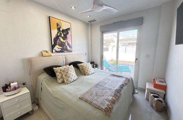 Resale - Detached House / Villa - Villamartin - Villamartín