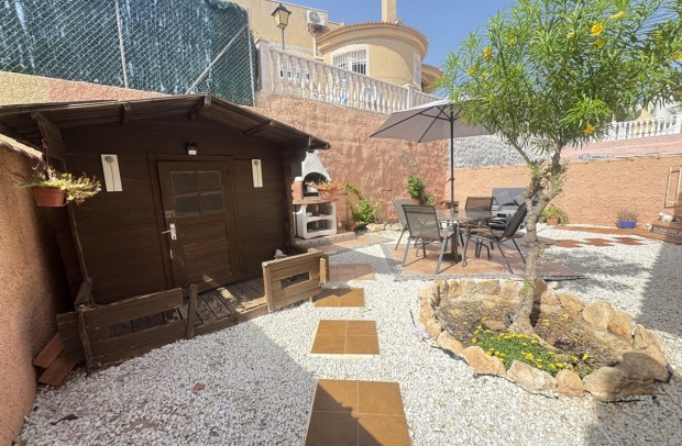 Resale - Detached House / Villa - Villamartin - Villamartín