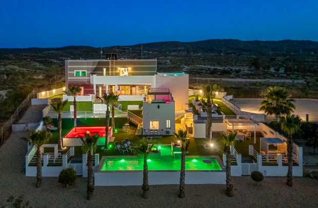 Revente - Detached House / Villa - Torremendo