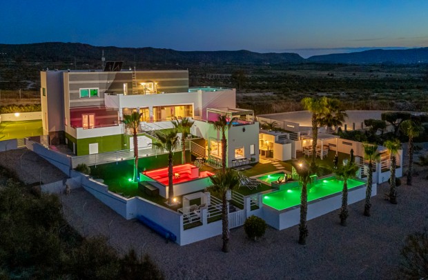 Revente - Detached House / Villa - Torremendo