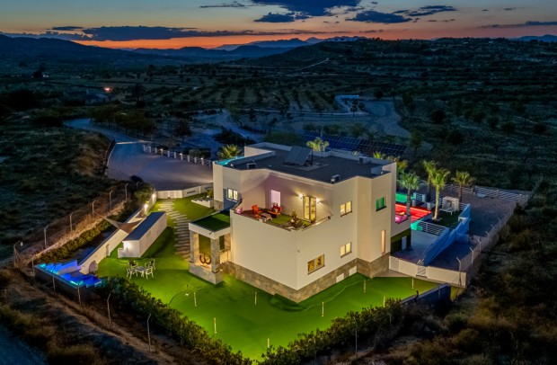 Revente - Detached House / Villa - Torremendo