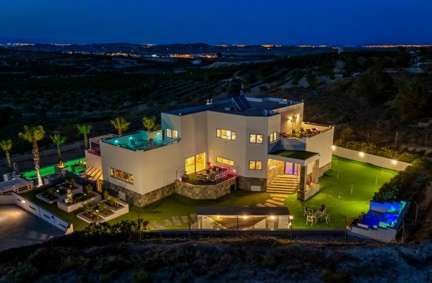 Revente - Detached House / Villa - Torremendo