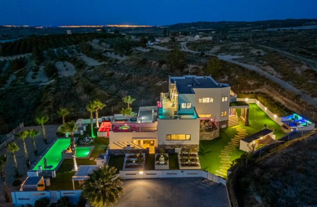 Revente - Detached House / Villa - Torremendo