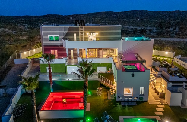 Revente - Detached House / Villa - Torremendo