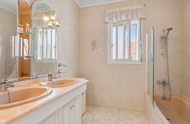 Revente - Detached House / Villa - Ciudad Quesada