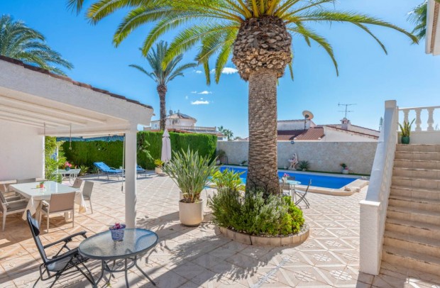 Revente - Detached House / Villa - Ciudad Quesada