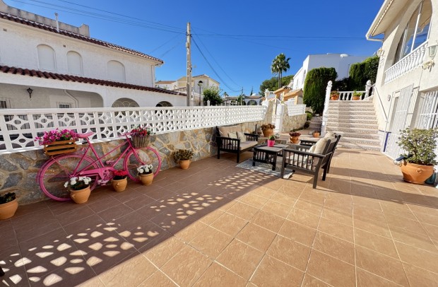 Resale - Detached House / Villa - Villamartin - Villamartín