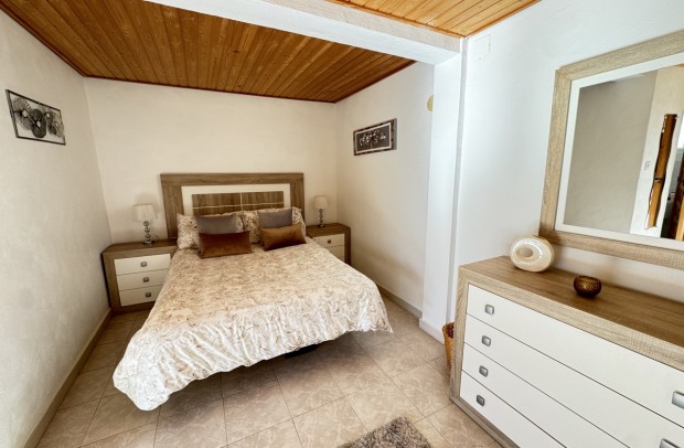 Resale - Detached House / Villa - Villamartin - Villamartín