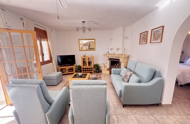 Resale - Detached House / Villa - Villamartin - Villamartín