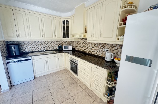 Resale - Detached House / Villa - Villamartin - Villamartín