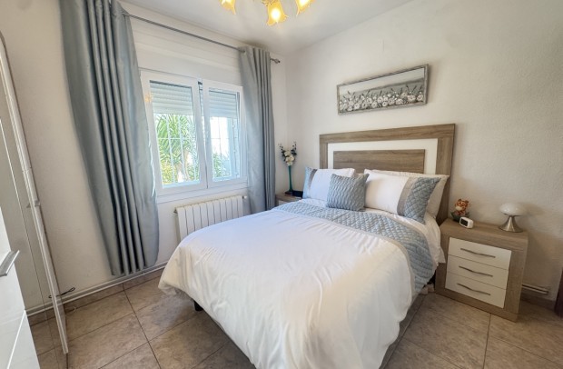 Resale - Detached House / Villa - Villamartin - Villamartín