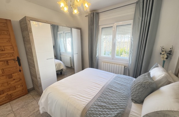 Resale - Detached House / Villa - Villamartin - Villamartín