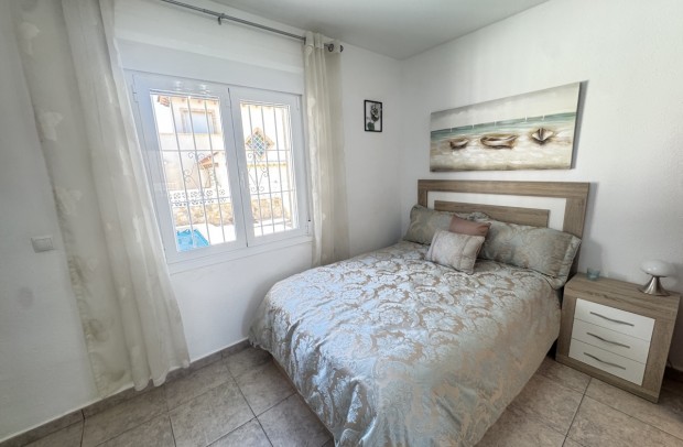 Resale - Detached House / Villa - Villamartin - Villamartín