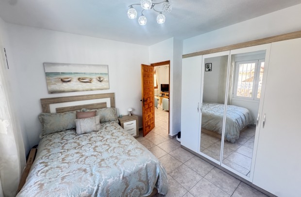 Resale - Detached House / Villa - Villamartin - Villamartín