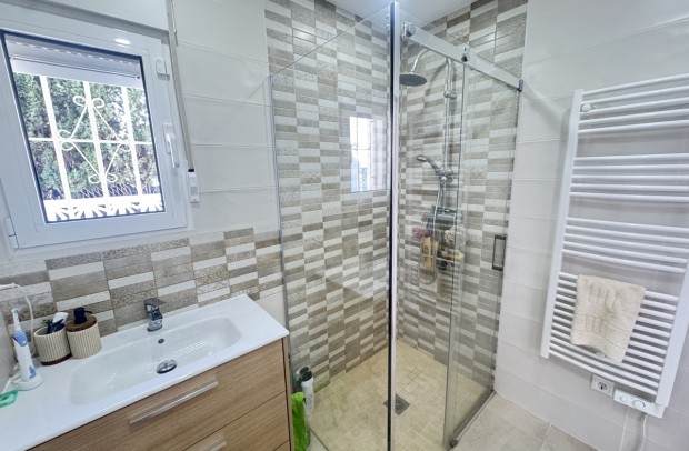 Resale - Detached House / Villa - Villamartin - Villamartín