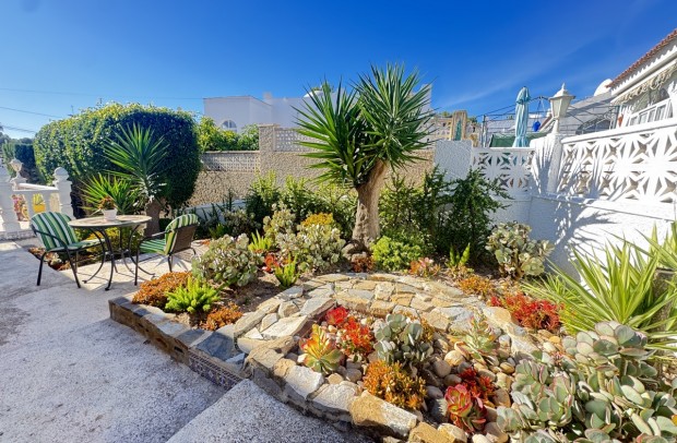 Resale - Detached House / Villa - Villamartin - Villamartín