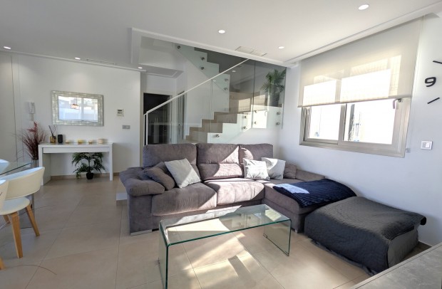 Resale - Detached House / Villa - Villamartin - Pau 26, Villamartin, Alicante, Spain