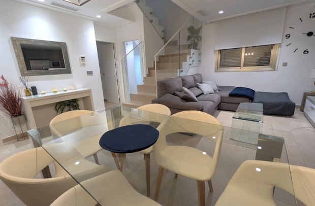 Resale - Detached House / Villa - Villamartin - Pau 26, Villamartin, Alicante, Spain