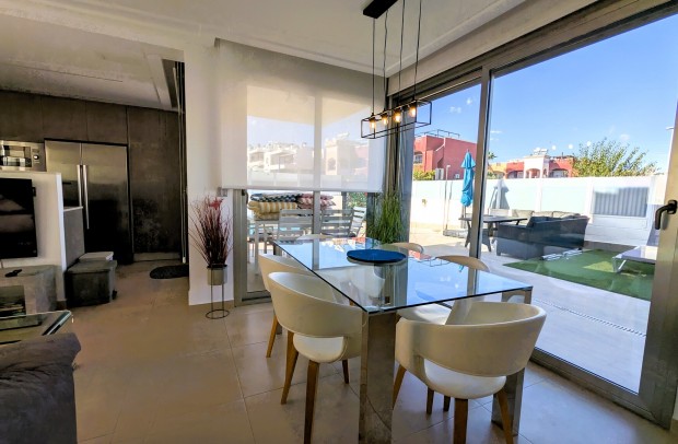 Resale - Detached House / Villa - Villamartin - Pau 26, Villamartin, Alicante, Spain