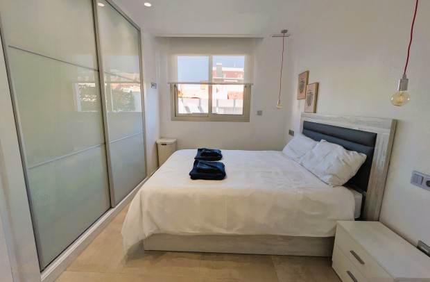 Resale - Detached House / Villa - Villamartin - Pau 26, Villamartin, Alicante, Spain