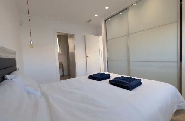 Resale - Detached House / Villa - Villamartin - Pau 26, Villamartin, Alicante, Spain