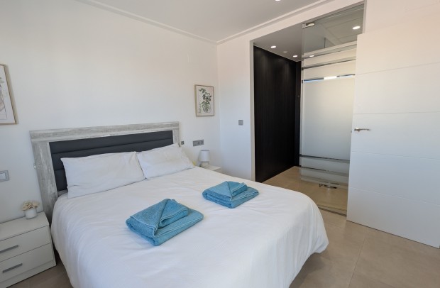 Resale - Detached House / Villa - Villamartin - Pau 26, Villamartin, Alicante, Spain