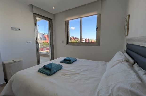 Resale - Detached House / Villa - Villamartin - Pau 26, Villamartin, Alicante, Spain