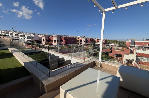Resale - Detached House / Villa - Villamartin - Pau 26, Villamartin, Alicante, Spain