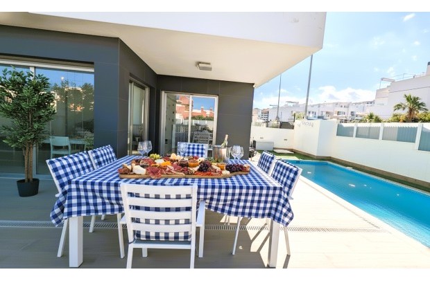 Resale - Detached House / Villa - Villamartin - Pau 26, Villamartin, Alicante, Spain