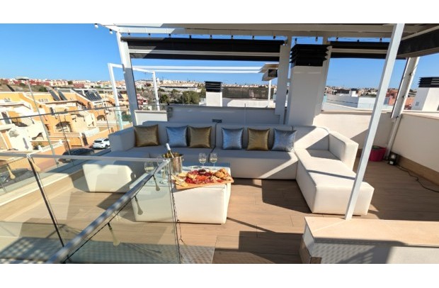 Resale - Detached House / Villa - Villamartin - Pau 26, Villamartin, Alicante, Spain