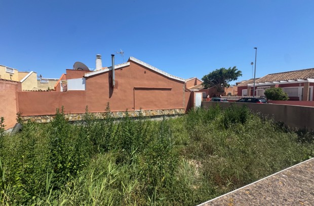 Revente - Plot - Daya Nueva