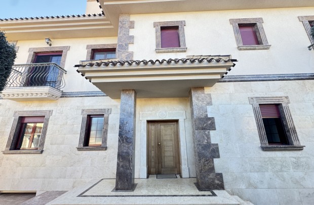 Revente - Detached House / Villa - Cabo Roig