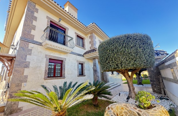 Revente - Detached House / Villa - Cabo Roig