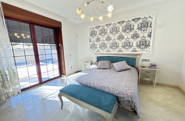 Revente - Detached House / Villa - Cabo Roig