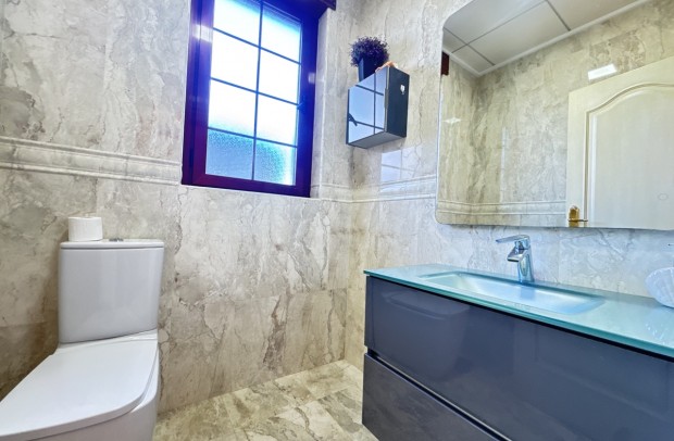 Revente - Detached House / Villa - Cabo Roig