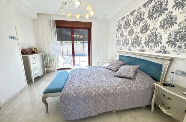 Revente - Detached House / Villa - Cabo Roig