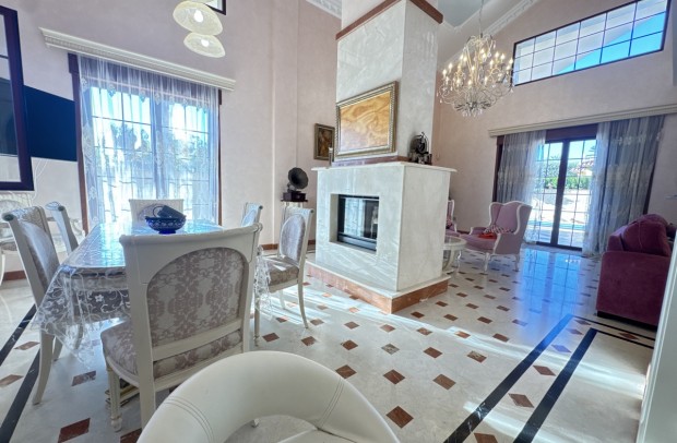 Revente - Detached House / Villa - Cabo Roig