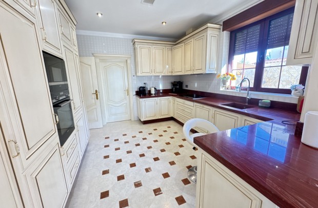 Revente - Detached House / Villa - Cabo Roig