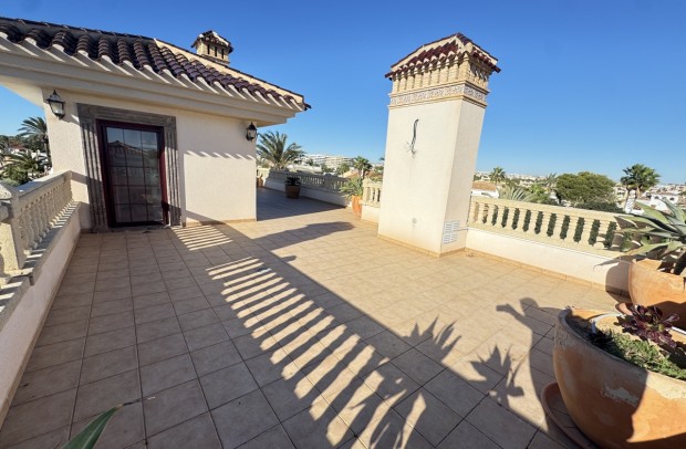Revente - Detached House / Villa - Cabo Roig