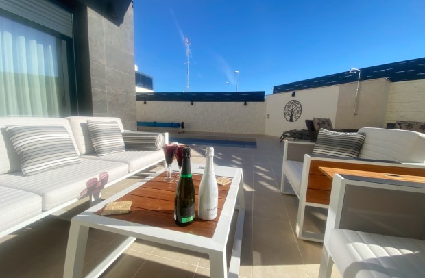 Revente - Detached House / Villa - Ciudad Quesada