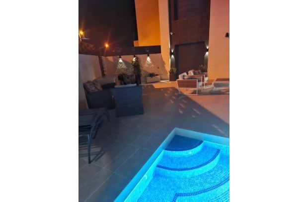 Revente - Detached House / Villa - Ciudad Quesada