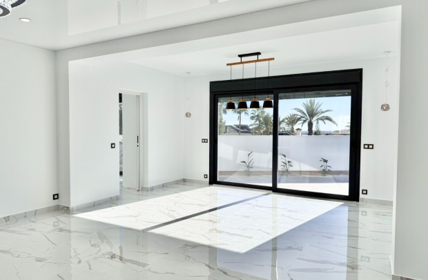 Resale - Detached House / Villa - Ciudad Quesada