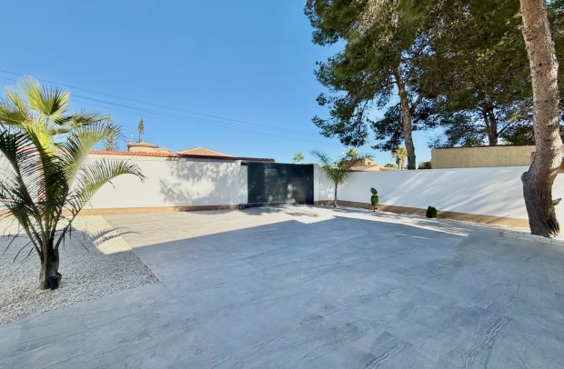Resale - Detached House / Villa - Ciudad Quesada