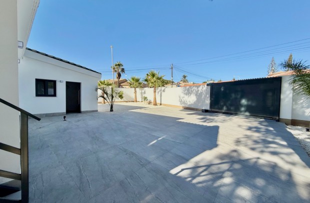 Resale - Detached House / Villa - Ciudad Quesada