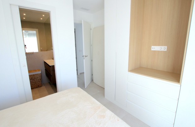 Revente - Detached House / Villa - La Marina