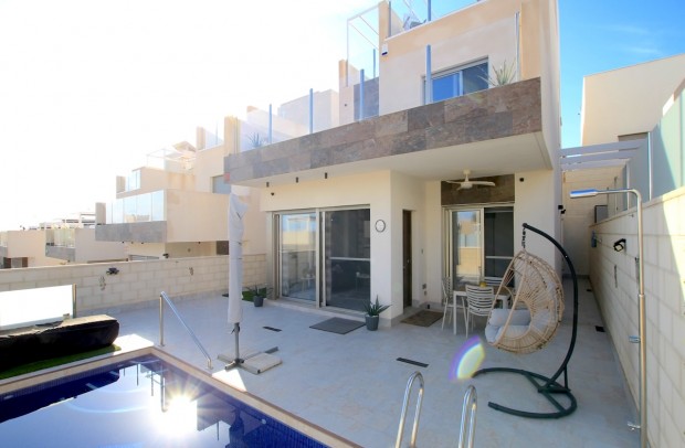 Resale - Villa Detached - Villamartin - Villamartín