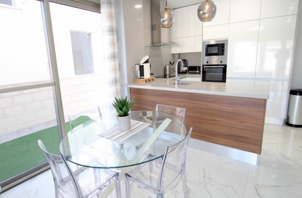 Resale - Villa Detached - Villamartin - Villamartín